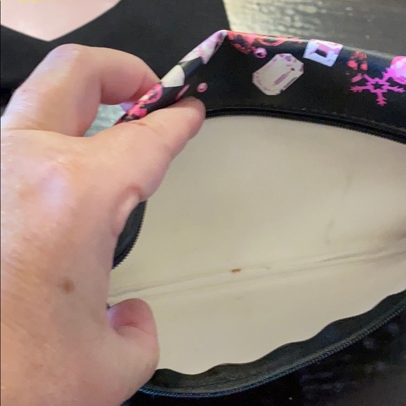 Set of 3 cosmetic bags. - Picture 5 of 5